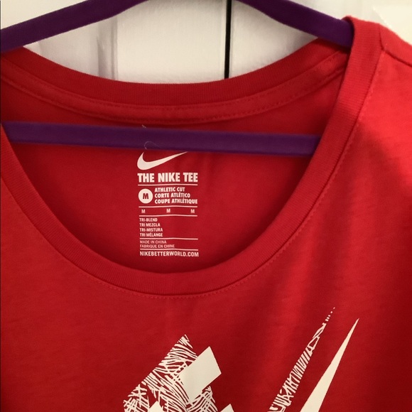 Red Nike T-Shirt for Athletics Size M (petite) - Picture 2 of 2